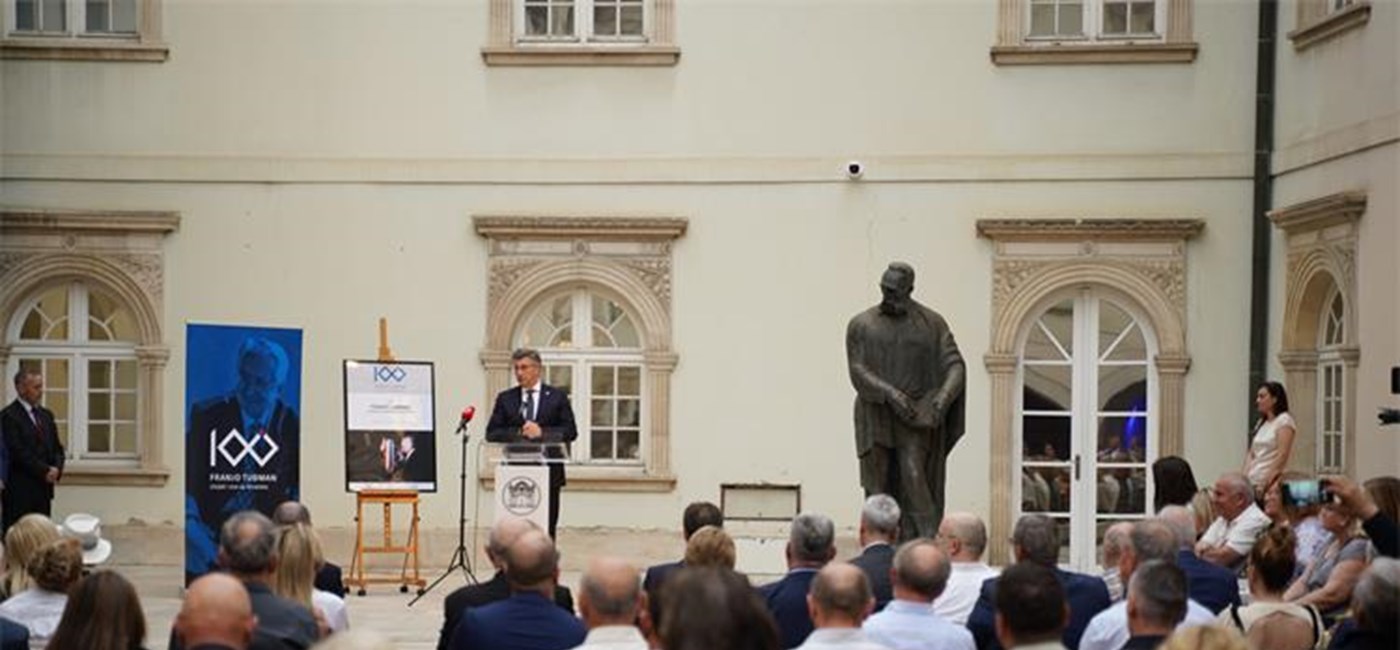 ​Plenković u Klovićevim dvorima: Izložba će otvoriti horizonte i u manje poznate dijelove Tuđmanova života